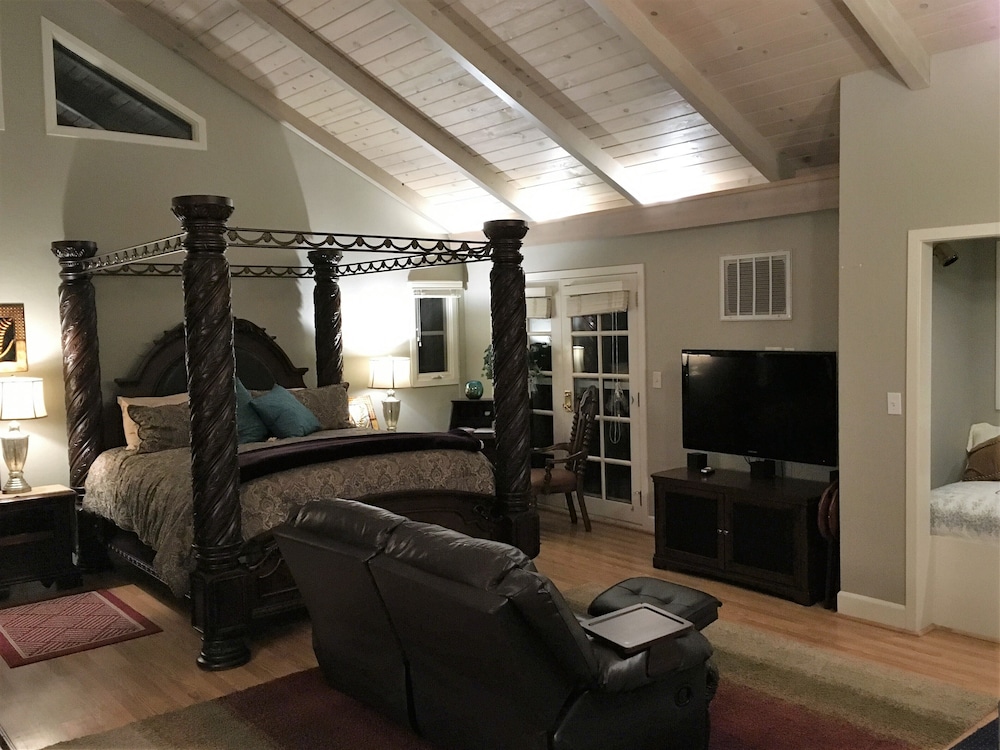 Palisade Cottage