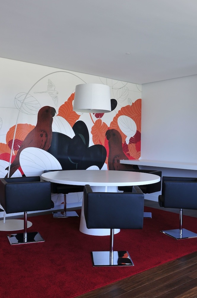 Executive Suite - Photo 2