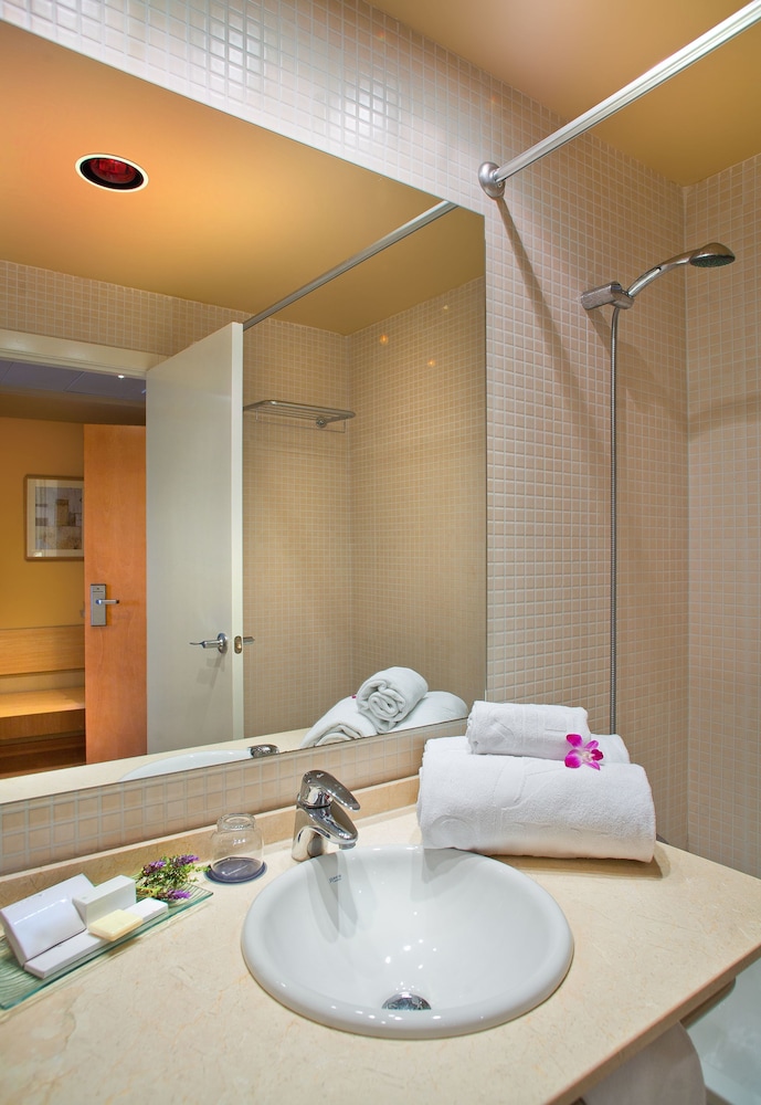Standard Double Room Single Use thumbnail 6