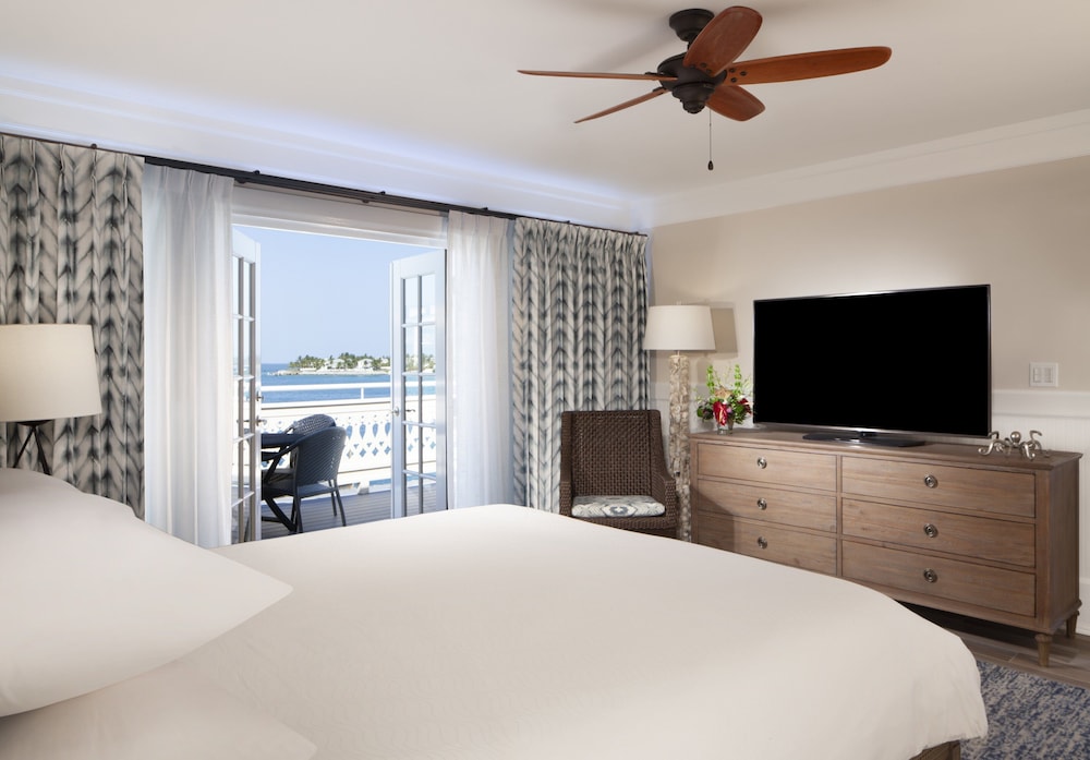 Suite, Multiple Beds (RI Shower)