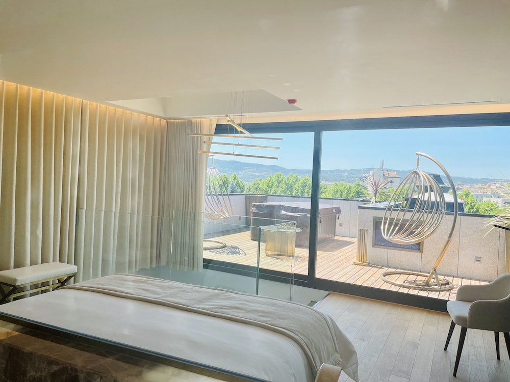 Luxury Double Room, 1 King Bed, Hot Tub, Mountain View