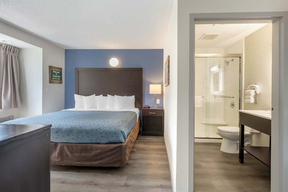 Suite, 1 King Bed, Non Smoking - Photo 3