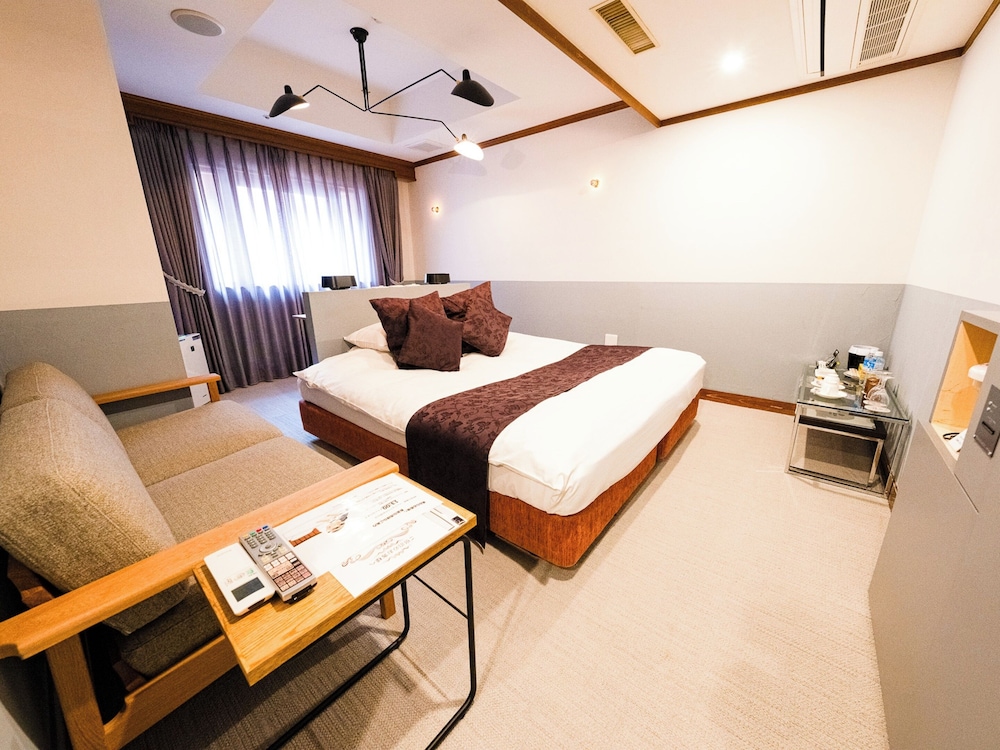 Deluxe Double Room, Smoking - Photo 8
