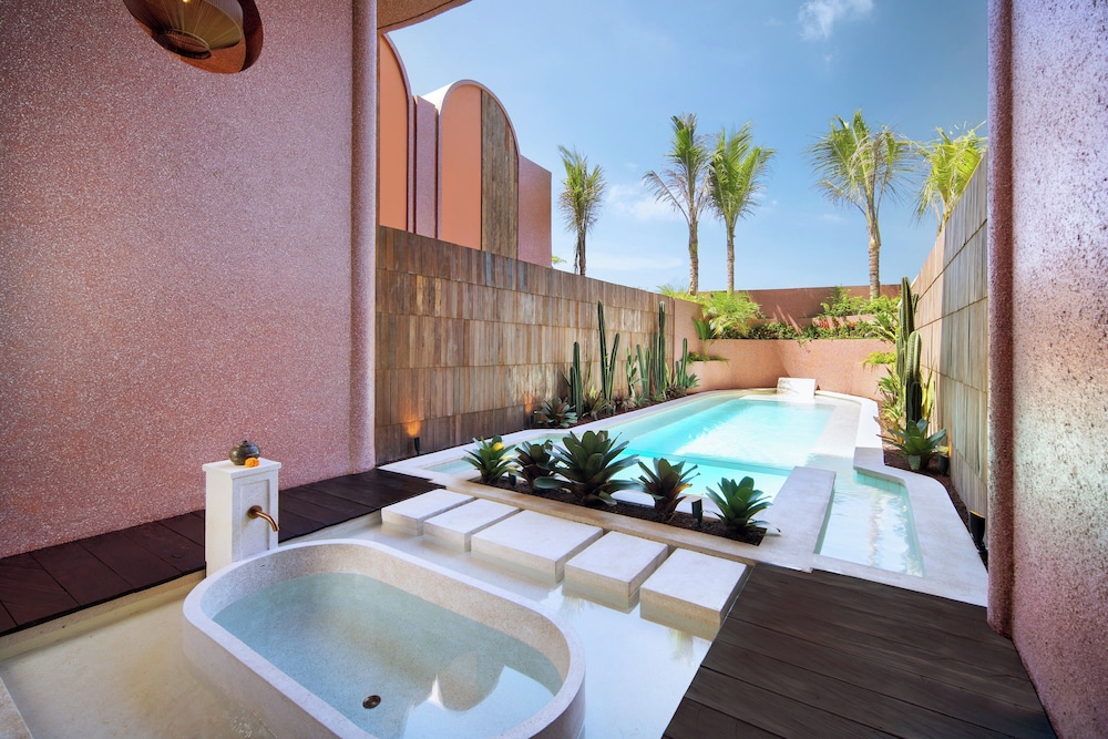 Grand One Bedroom Villa with Private Pool - Photo 1