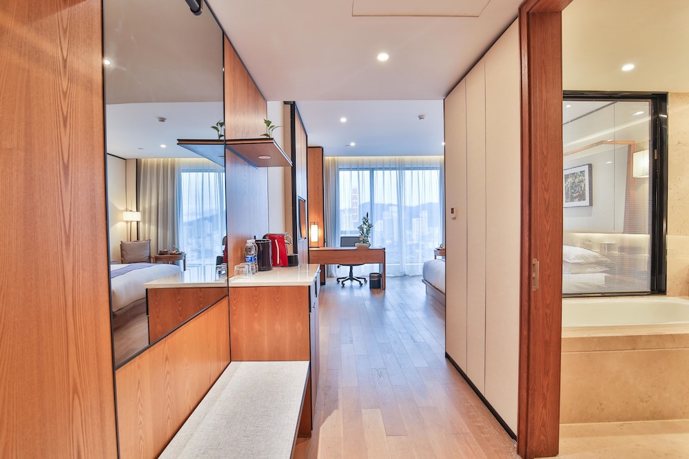 Executive King Room - Photo 3