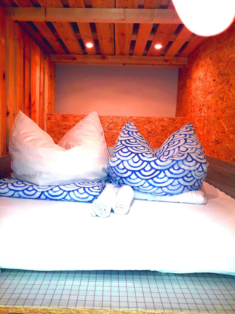 Economy Double Room, Shared Bathroom - Photo 5