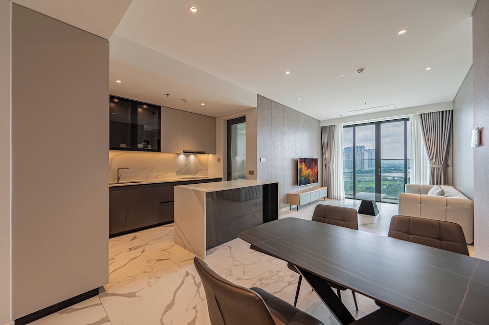 Premium Apartment, 2 Bedrooms, Balcony, City View