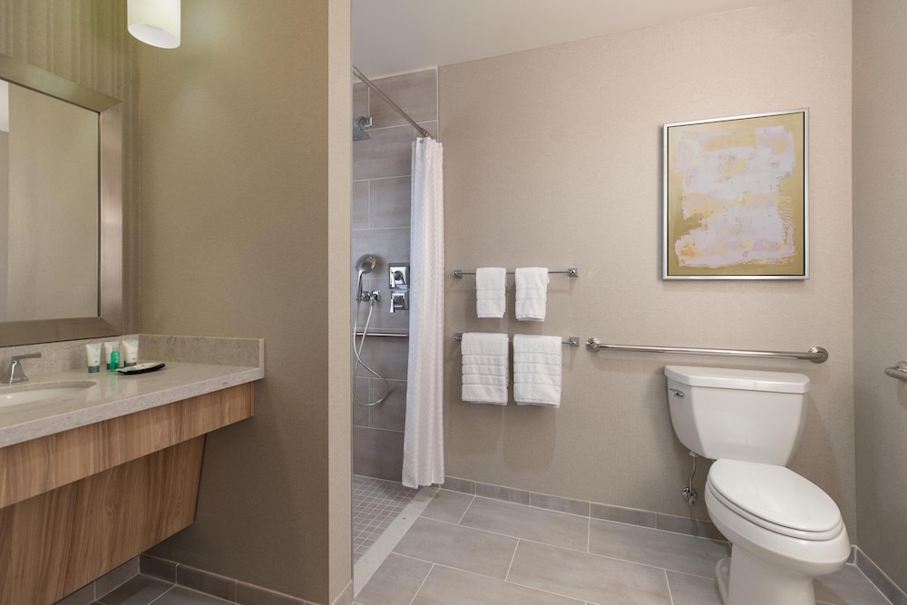Traditional Room, 2 Queen Beds (Mobility/Hearing Access, Roll-In Shwr) - Photo 4