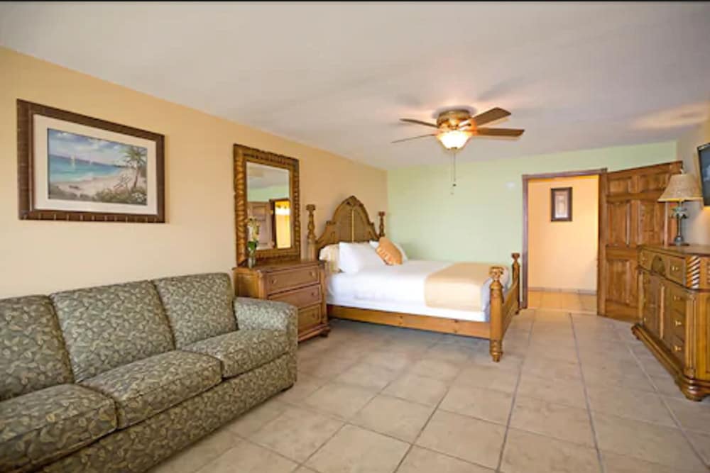 Premium Room, 1 King Bed with Sofa bed, Beach View (LARGO) photo 1
