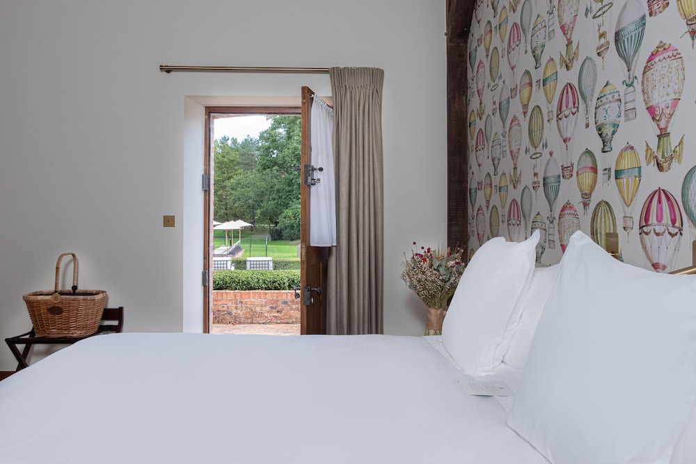 Junior Double Room, 1 King Bed, Garden View photo 2