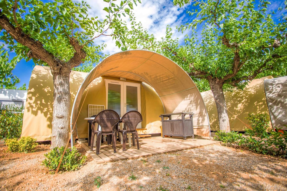 Comfort Tent, Shared Bathroom (Coco) photo 2