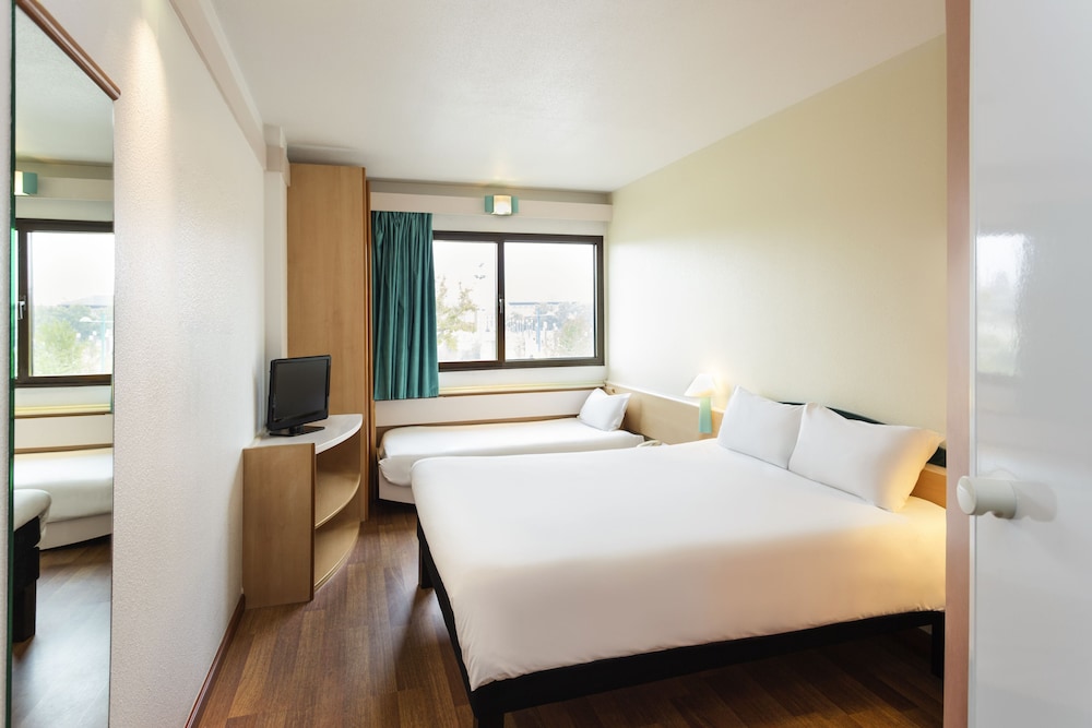 Family Room, Multiple Beds (with 1 Double Bed and Extra Bed) - Photo 2