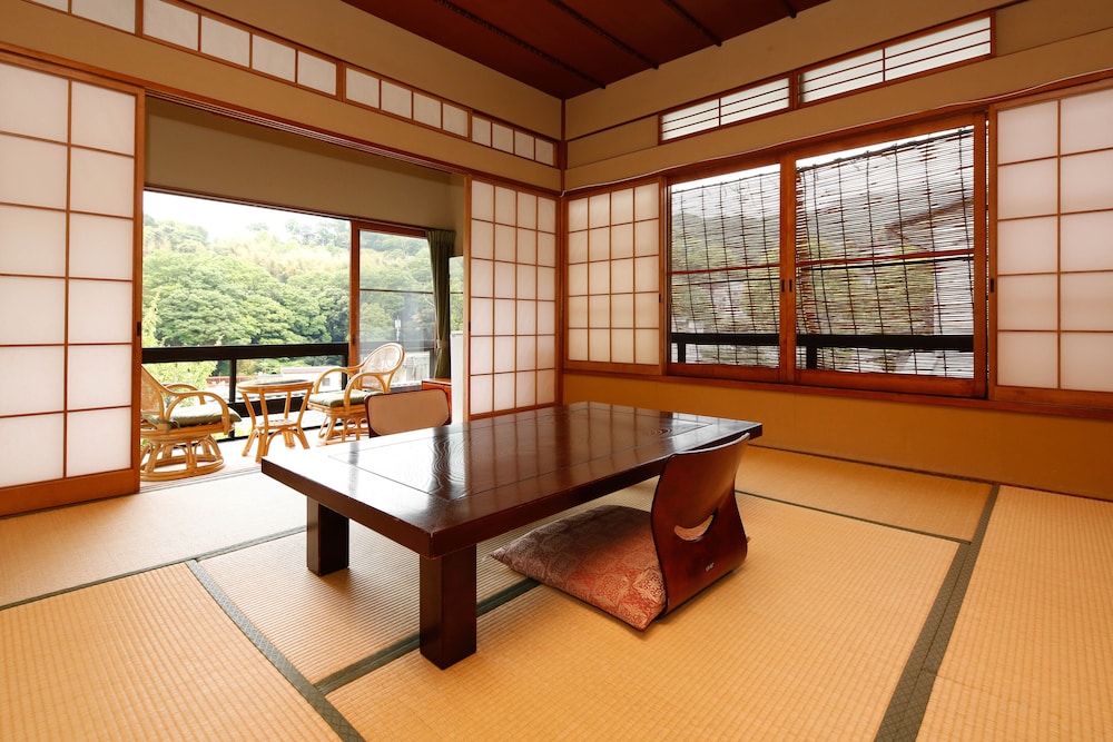 Japanese Style Triple Room with Separate Sitting Area (Private Toilet and Shared Bathroom) photo 1