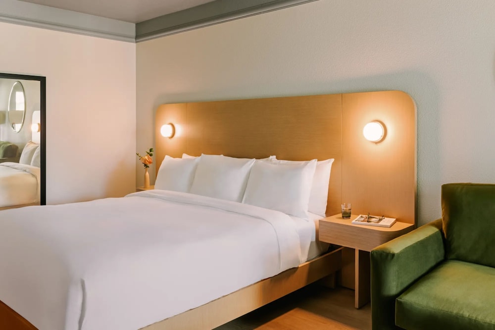Standard Room, 1 King Bed - Photo 11