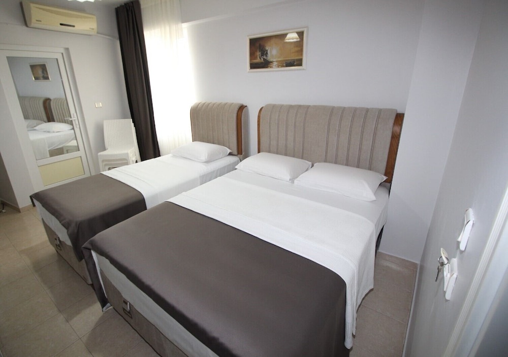 Luxury Triple Room photo 3