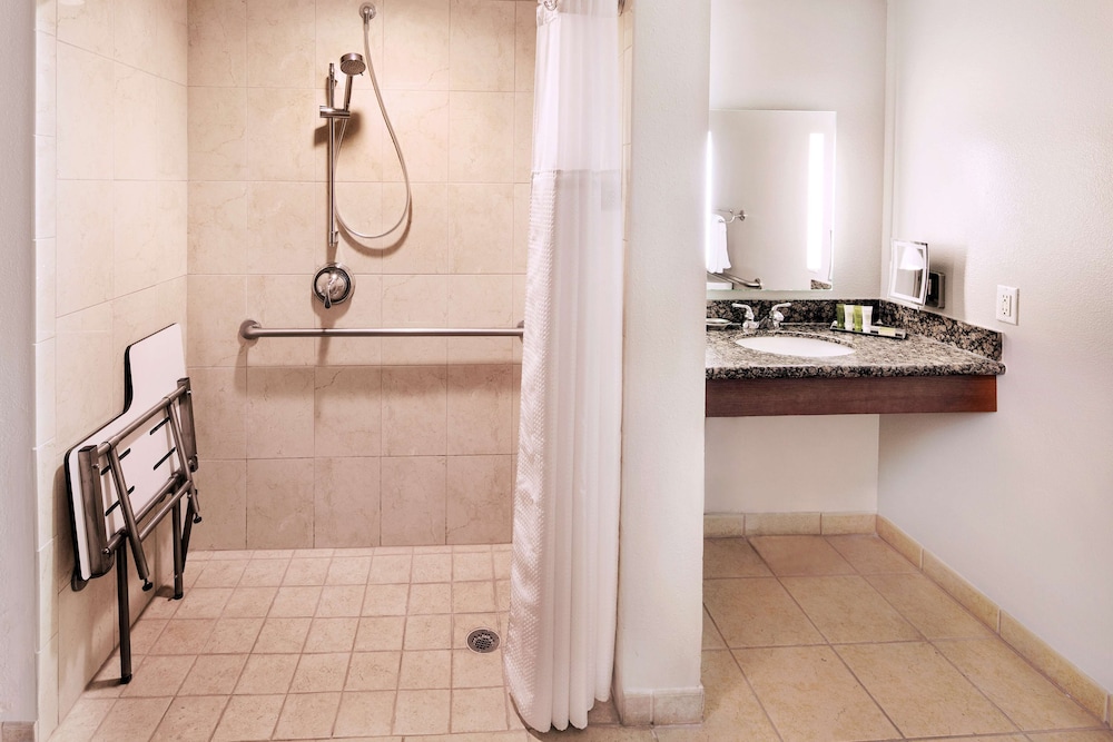 Room, Multiple Beds, Accessible (Mobility, Transfer Shower) thumbnail 6