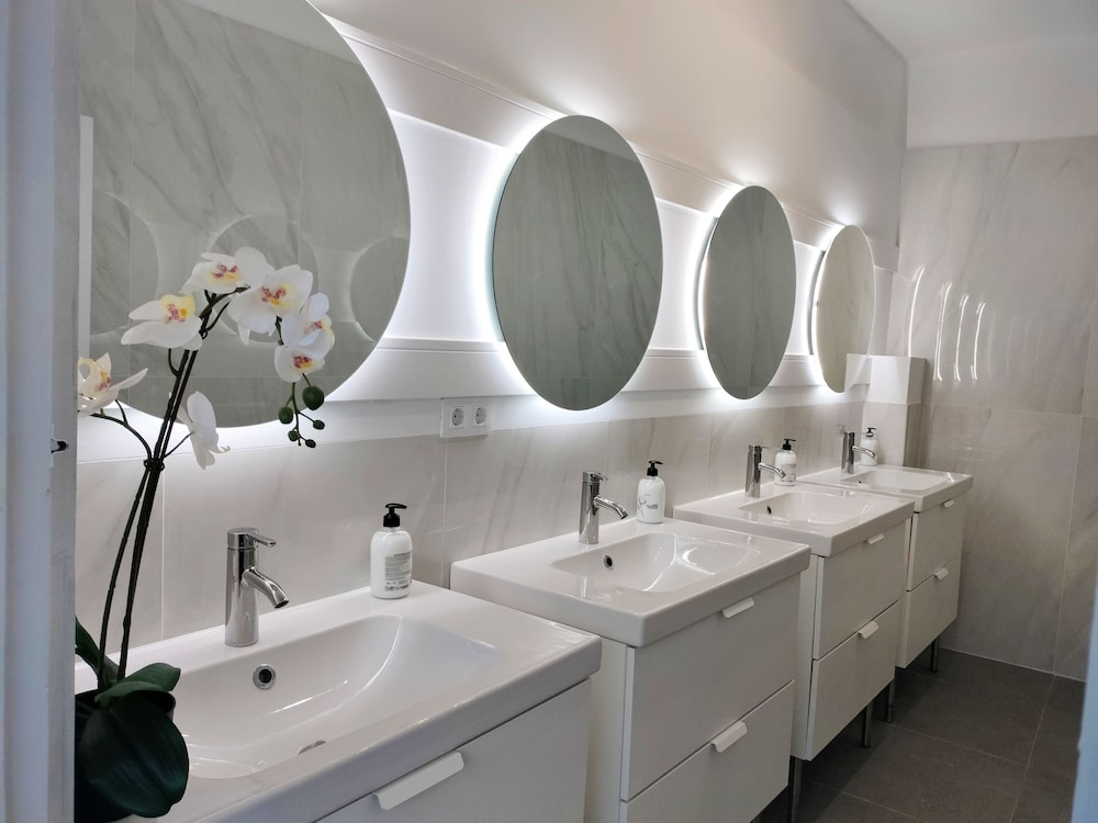 Single Room, Shared Bathroom photo 2