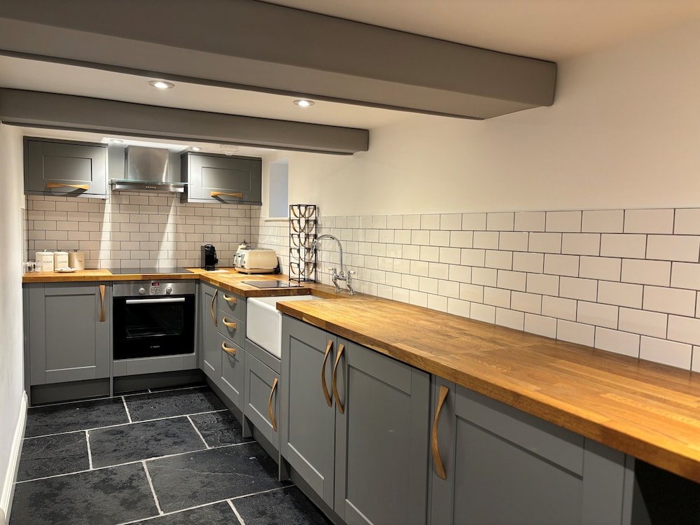 Luxury Studio Suite, 1 Queen Bed, Kitchen, Garden View (Apartment) photo 2