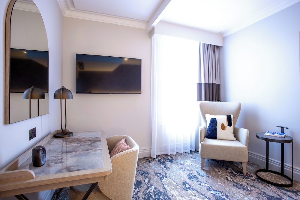 Newly Refurbished Premium Double Room - Photo 8