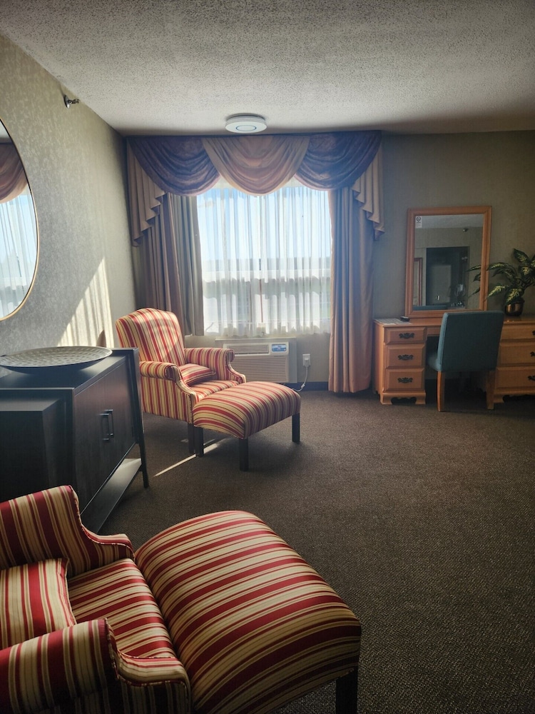 Suite, 1 King Bed, Non Smoking (Bridal) - Photo 1