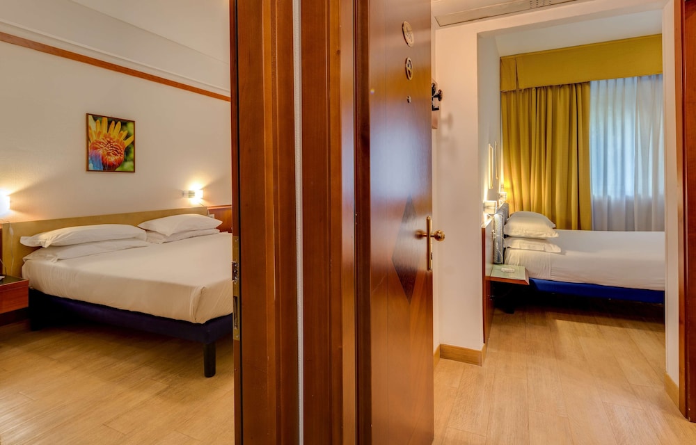 Family Room, 2 Queen Beds, Non Smoking, Connecting Rooms
