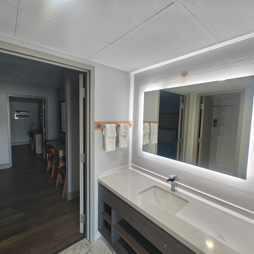 Suite, 3 Bedrooms