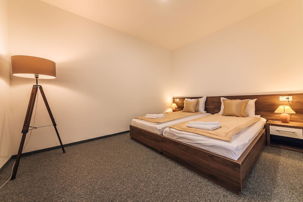 Deluxe Suite, Multiple Beds, Mountain View, photo 6