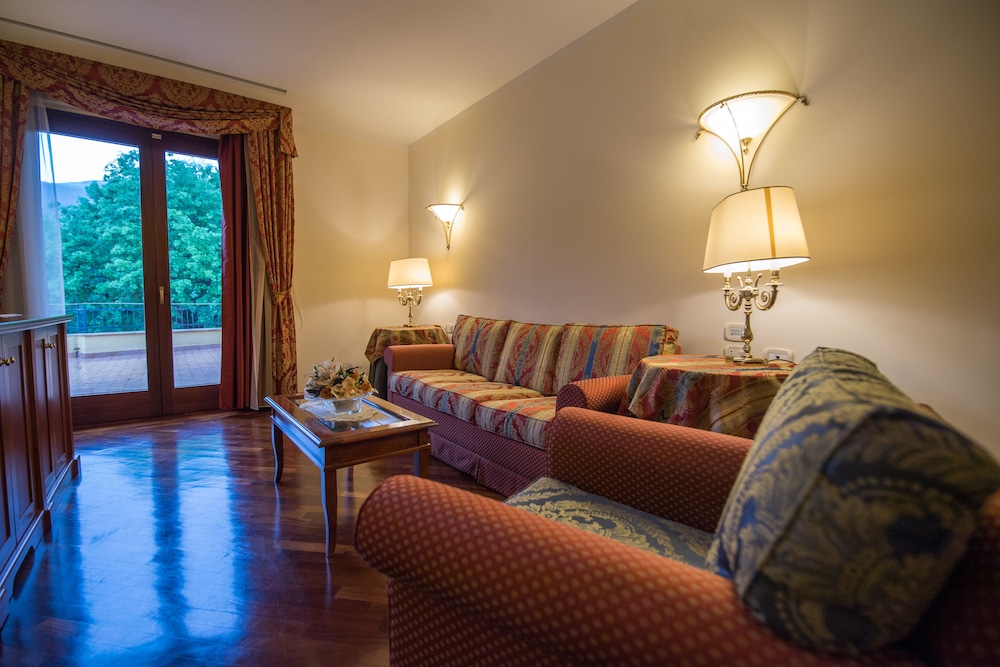 Classic Suite, 1 Bedroom, Jetted Tub, Park View photo 3