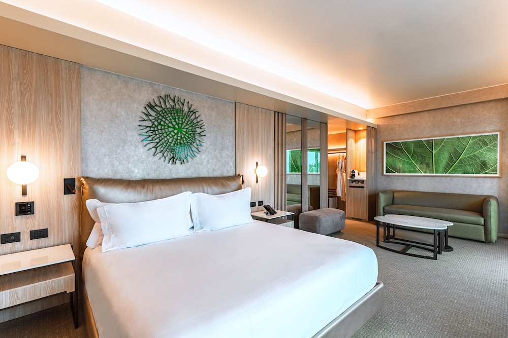 Suite, 1 King Bed, Sea View - Photo 2