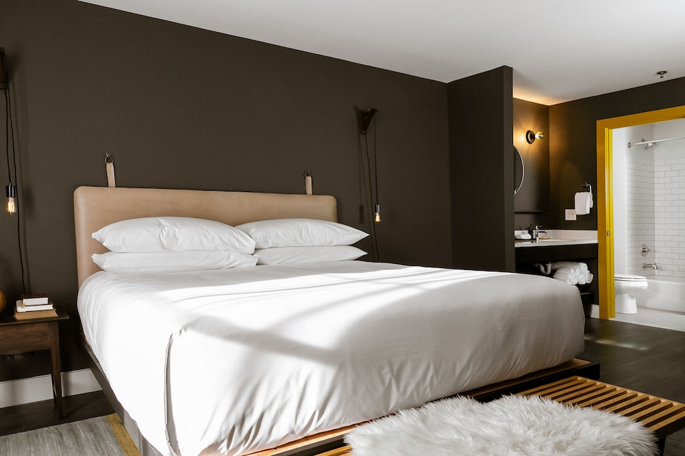 Deluxe Room, Multiple Beds photo 1