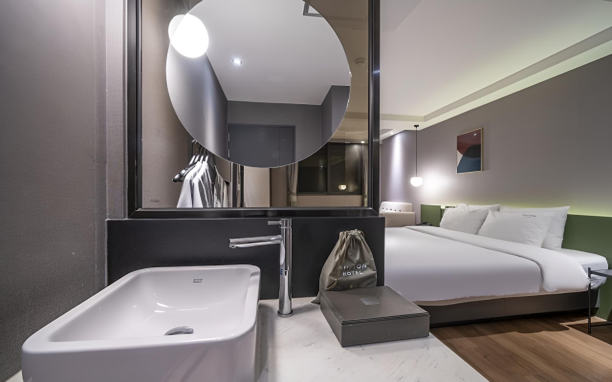 Room (Premium B)