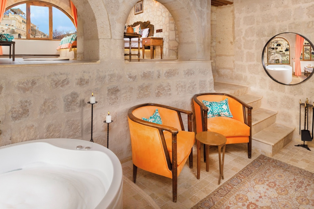Coral Honeymoon Suite photo 3