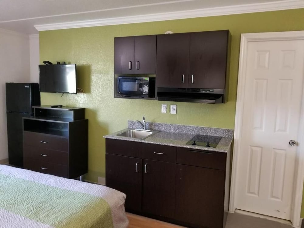 Standard Room, 1 King Bed - Photo 1