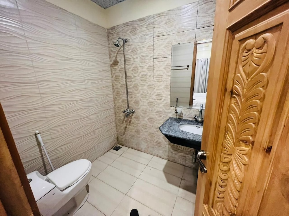 Family Room - Photo 2
