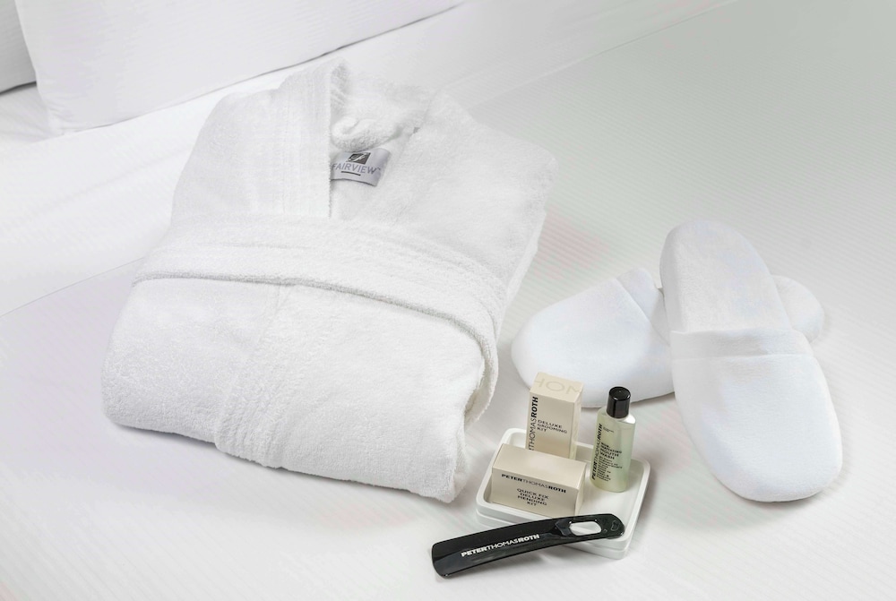 Suite, 1 King Bed - Photo 4