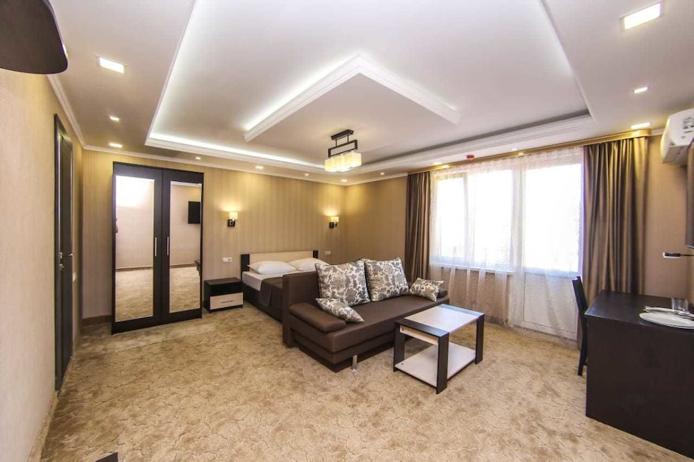 Suite, 1 King Bed photo 1