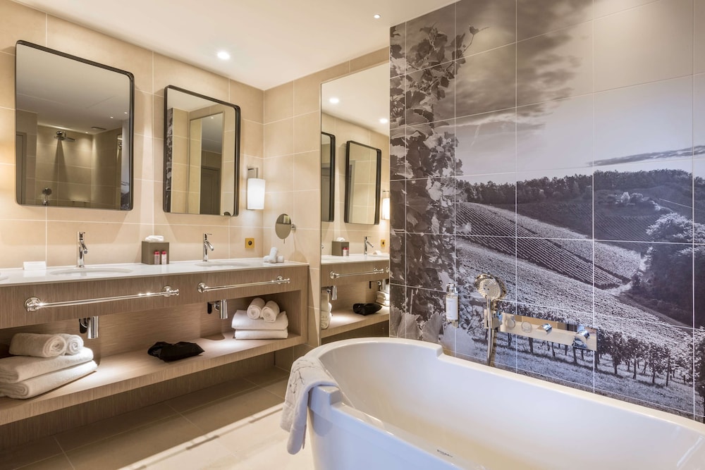 Suite, 1 King Bed, Non Smoking, Terrace (Twin bed on request;with Sofabed) - Photo 4