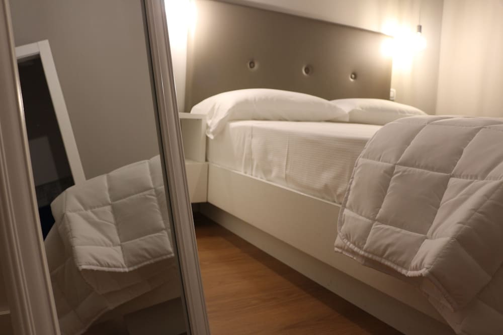 Standard Room, Balcony, Courtyard View photo 3