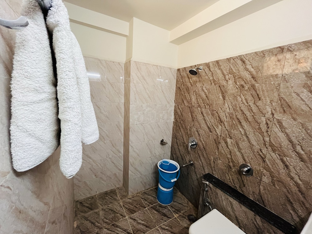 Deluxe Room - Photo 6