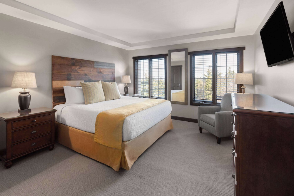 Suite, Multiple Beds, Non Smoking (Loft, Slope View, Dog-friendly) - Photo 2