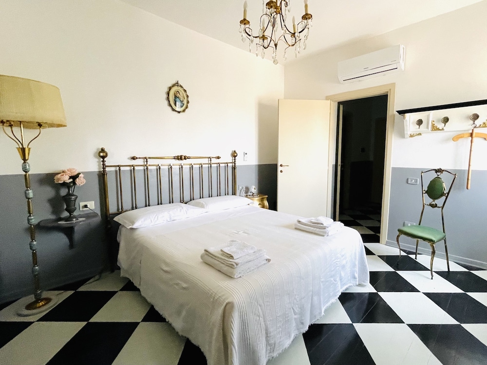 Romantic Apartment photo 2