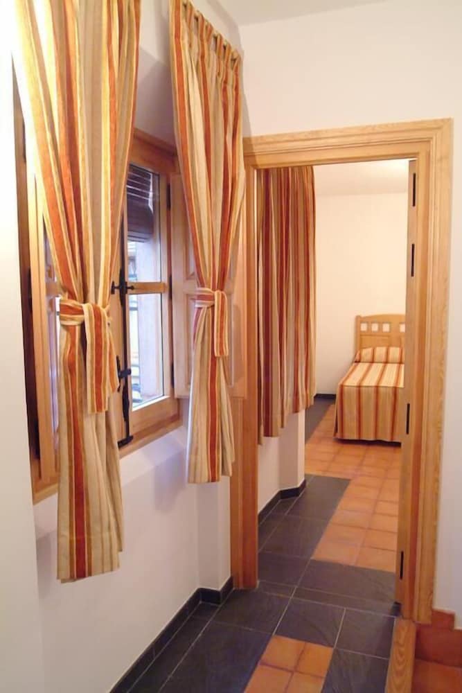 House, 4 Bedrooms photo 3