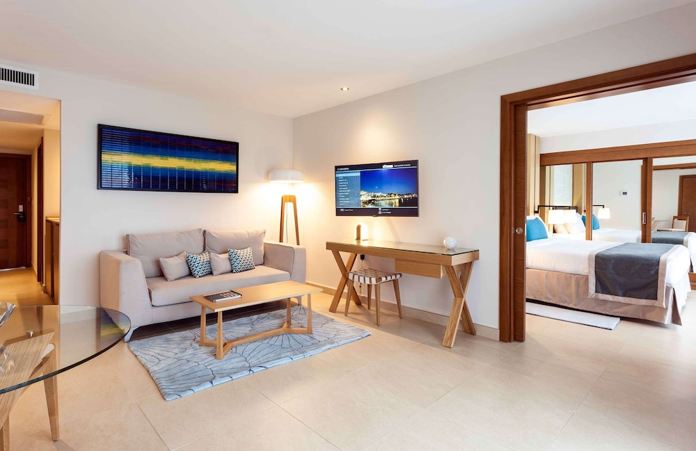 Suite, 1 King Bed, Ocean View (deluxe One Bedroom Suite)