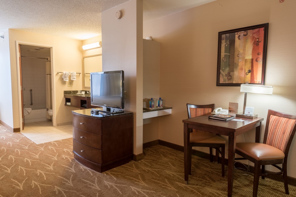 Suite, 2 Double Beds, Poolside - Photo 2