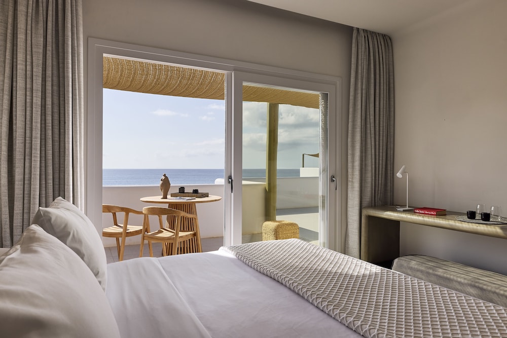 Deluxe Suite, Sea View photo 2