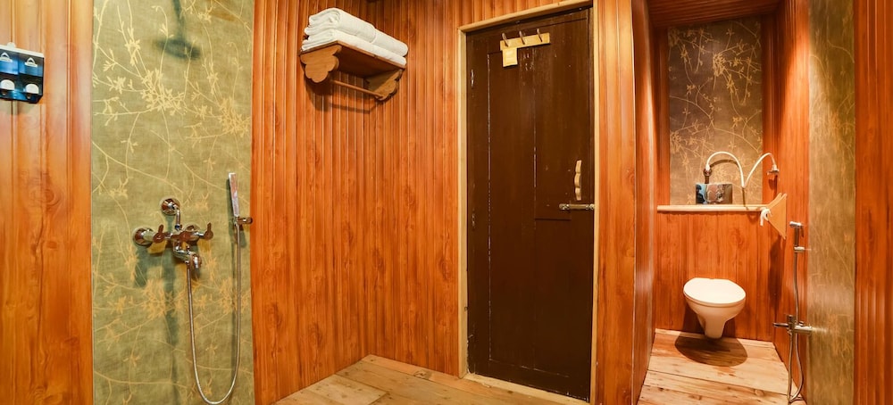 Premium Triple Room with Common Balcony photo 2