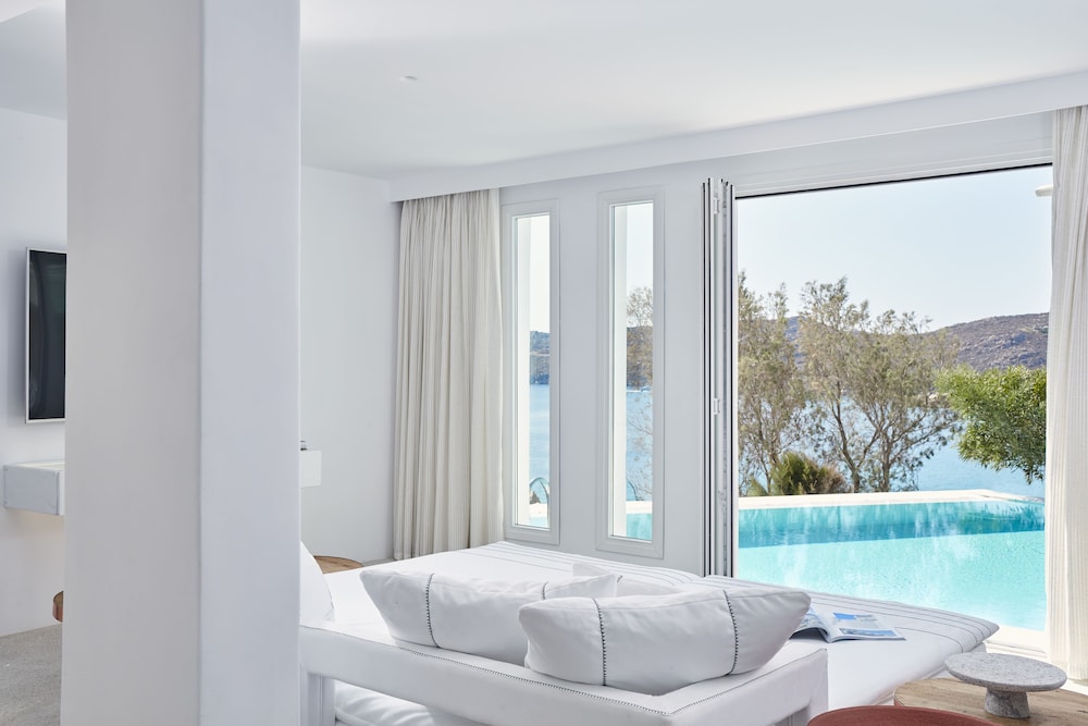 Executive Suite, Private Pool - Photo 3