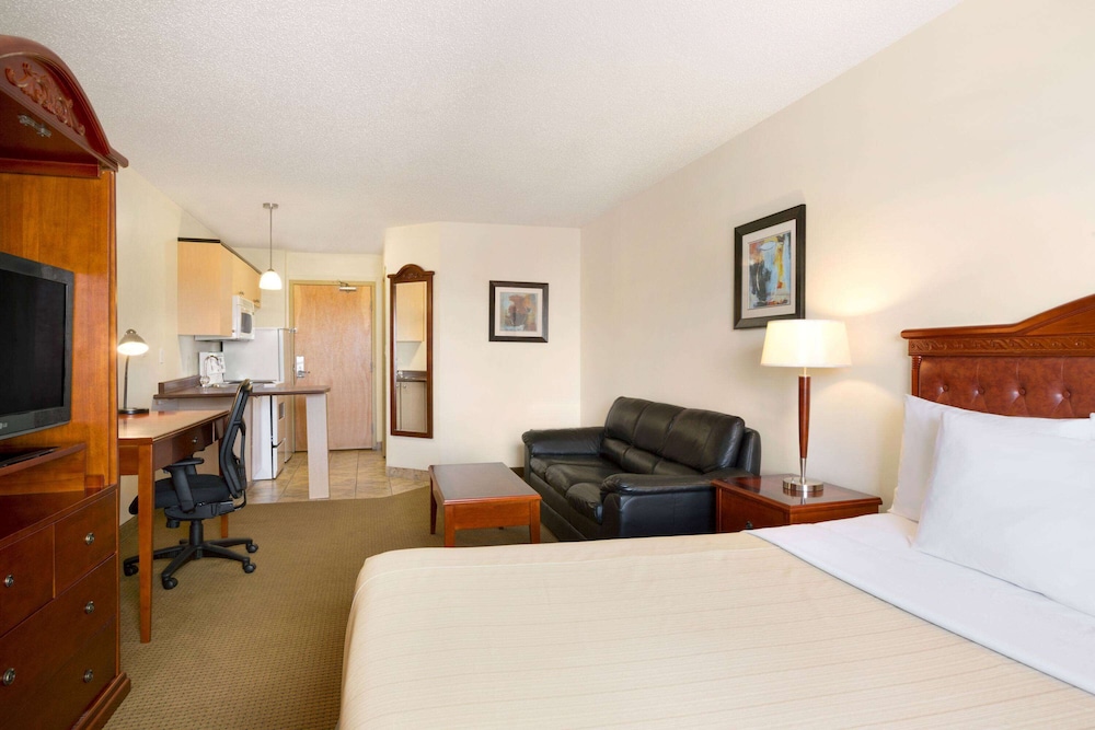 Standard Room, 1 King Bed with Sofa bed, Smoking (Efficiency) - Photo 1