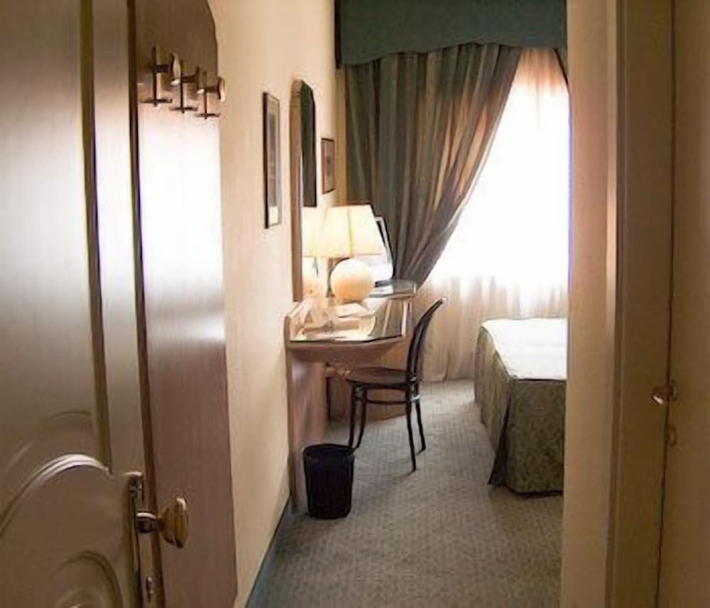 Double Room - Photo 2