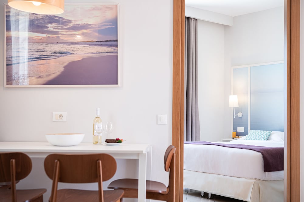 One Bedroom Apartment, Inland View